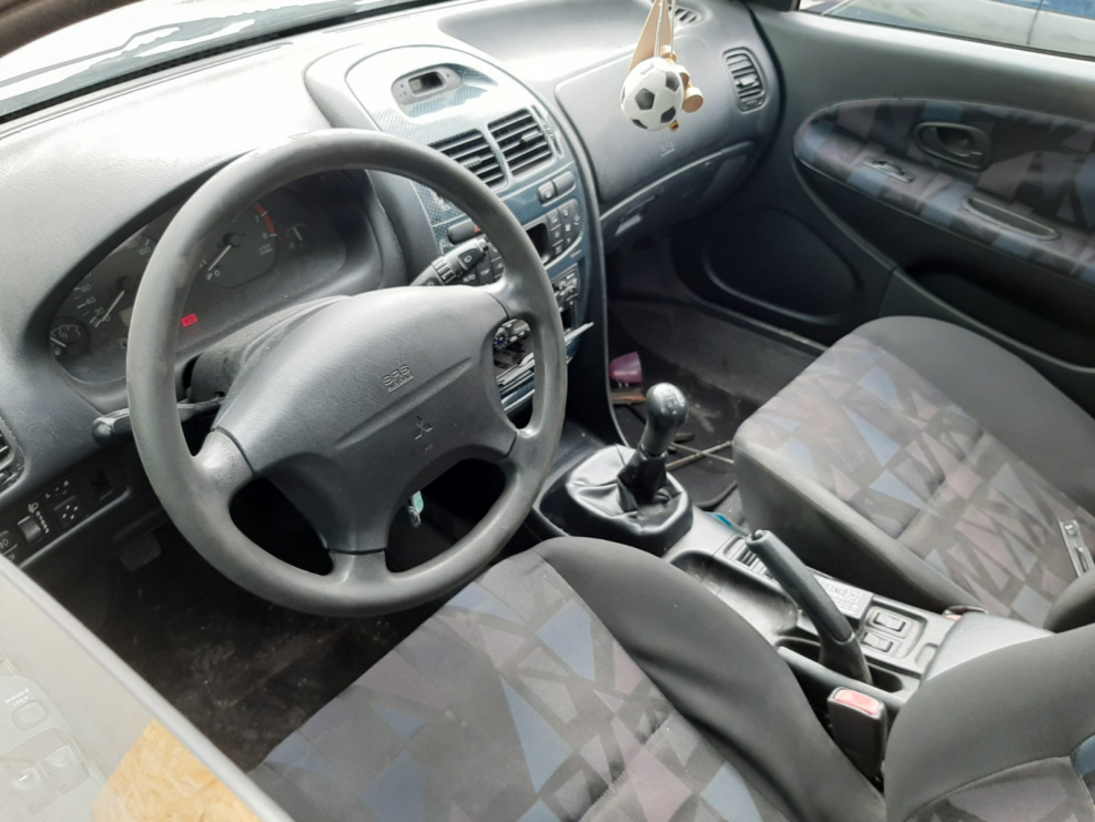 Carisma 1 1998 салон