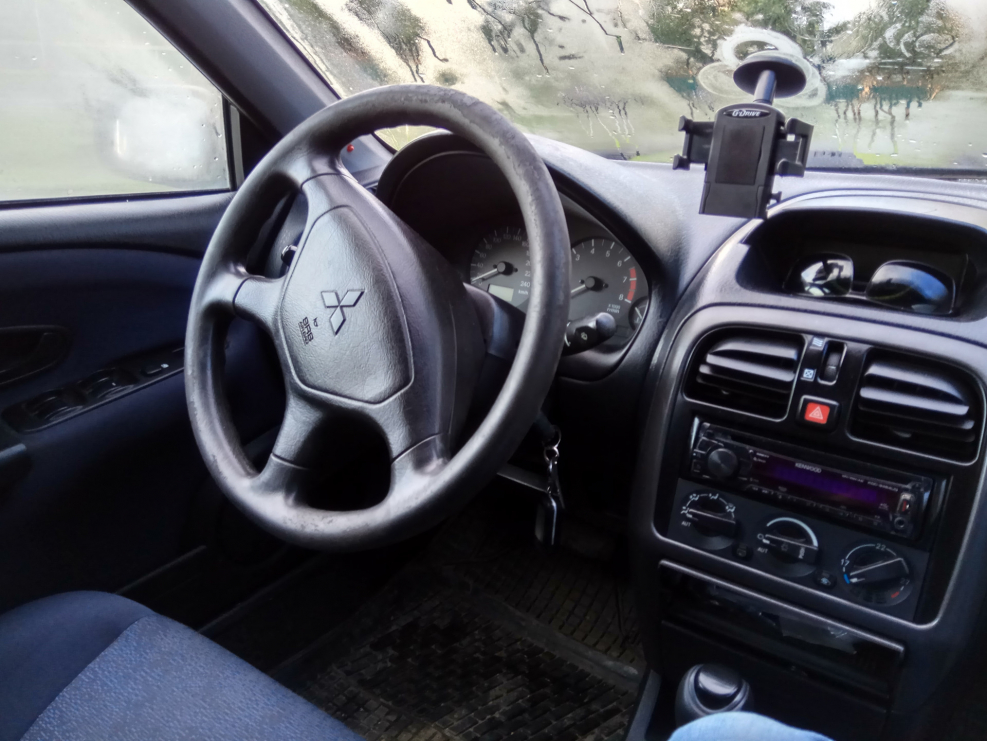 Mitsubishi Carisma 2002 салон