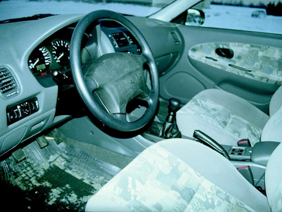 Mitsubishi Carisma 1 салон