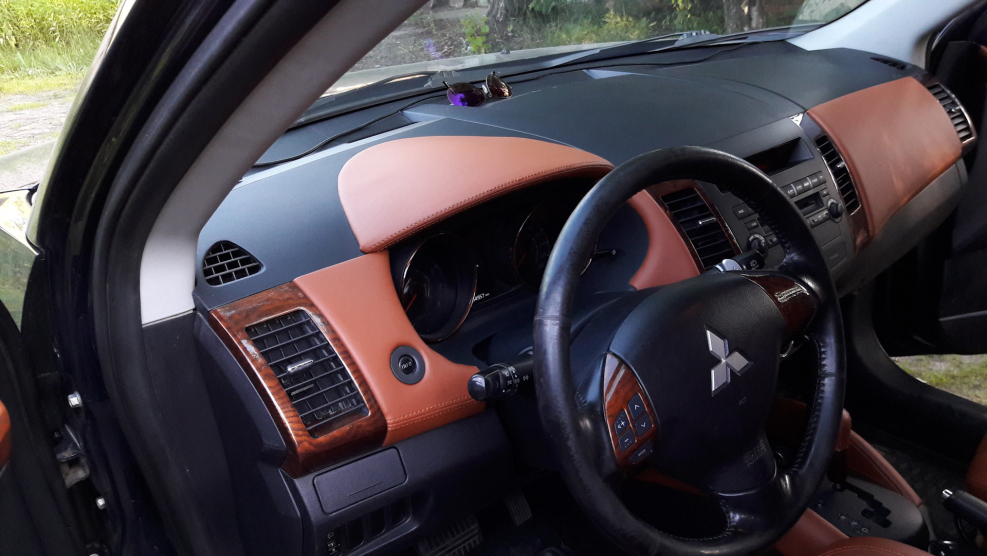 Mitsubishi Carisma тюнинг салона