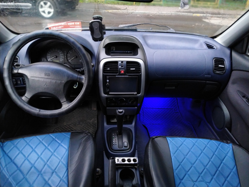Mitsubishi Carisma 2000 салон