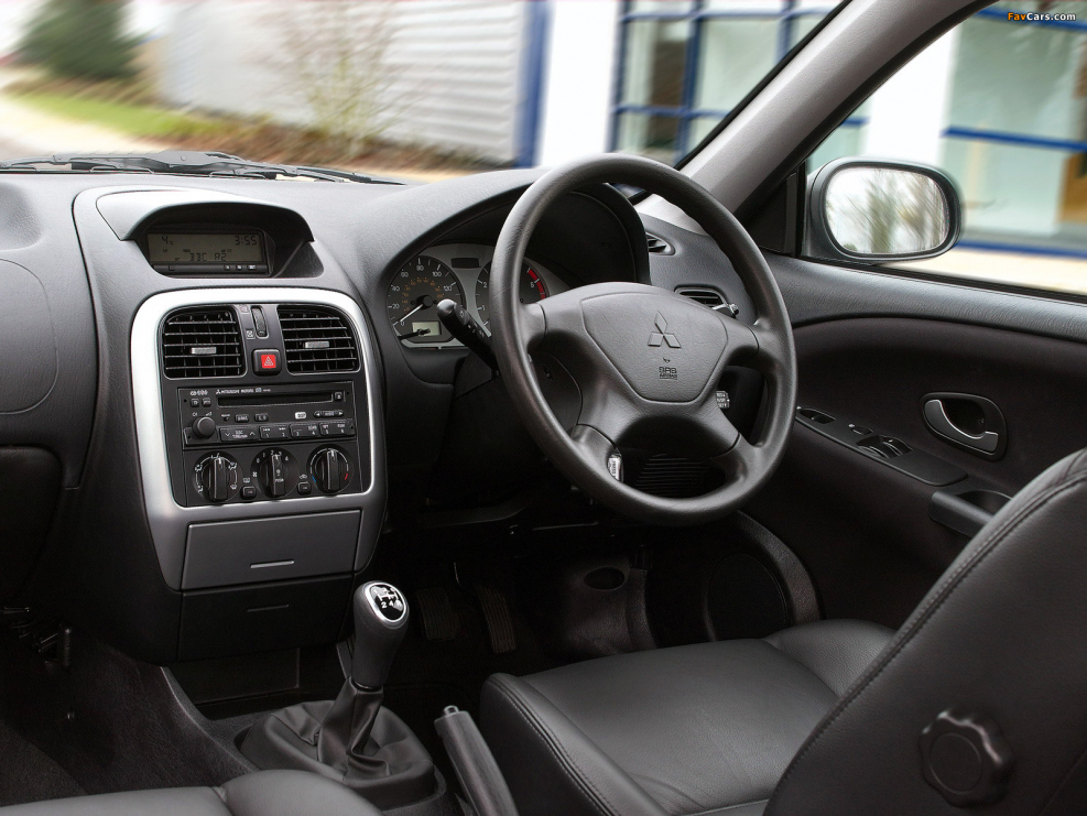 Mitsubishi Carisma 2003 1.6 салон