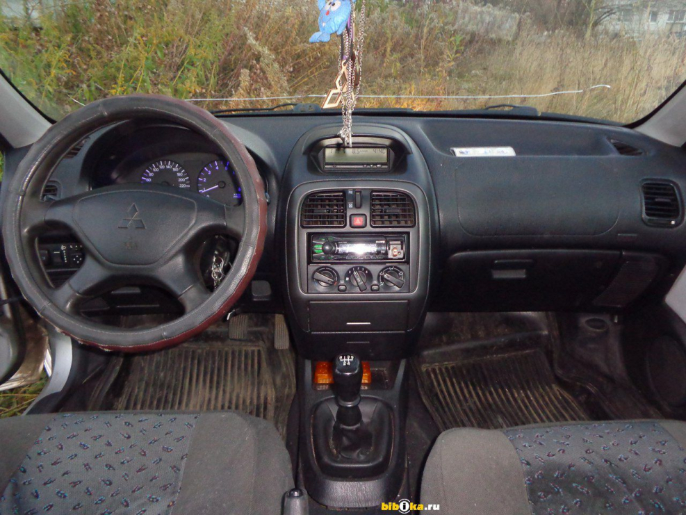 Mitsubishi Carisma 1.6 MT 2004 салон