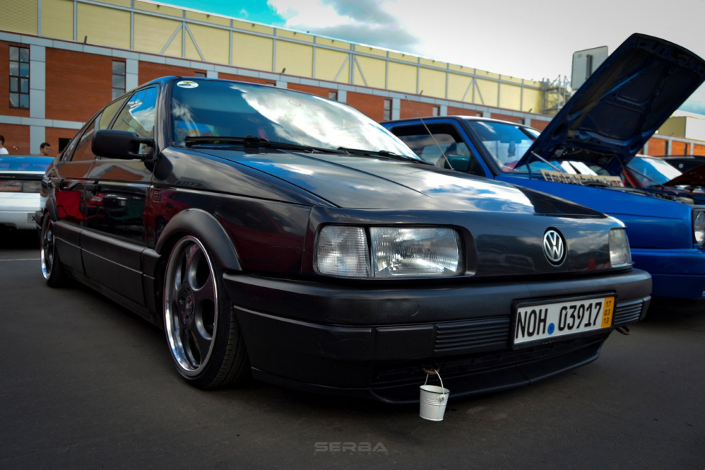 Volkswagen Passat b3 седан черный