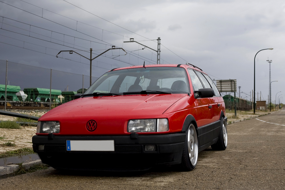 VW Passat b3 красный