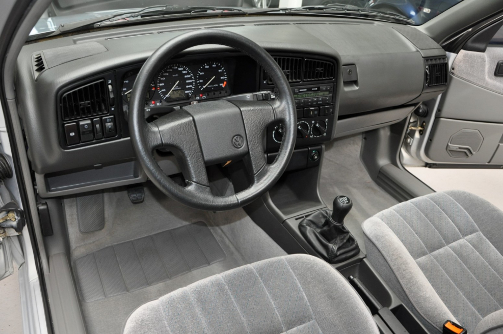 Volkswagen Passat b3 салон