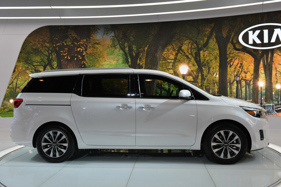 Kia минивэн Carnival