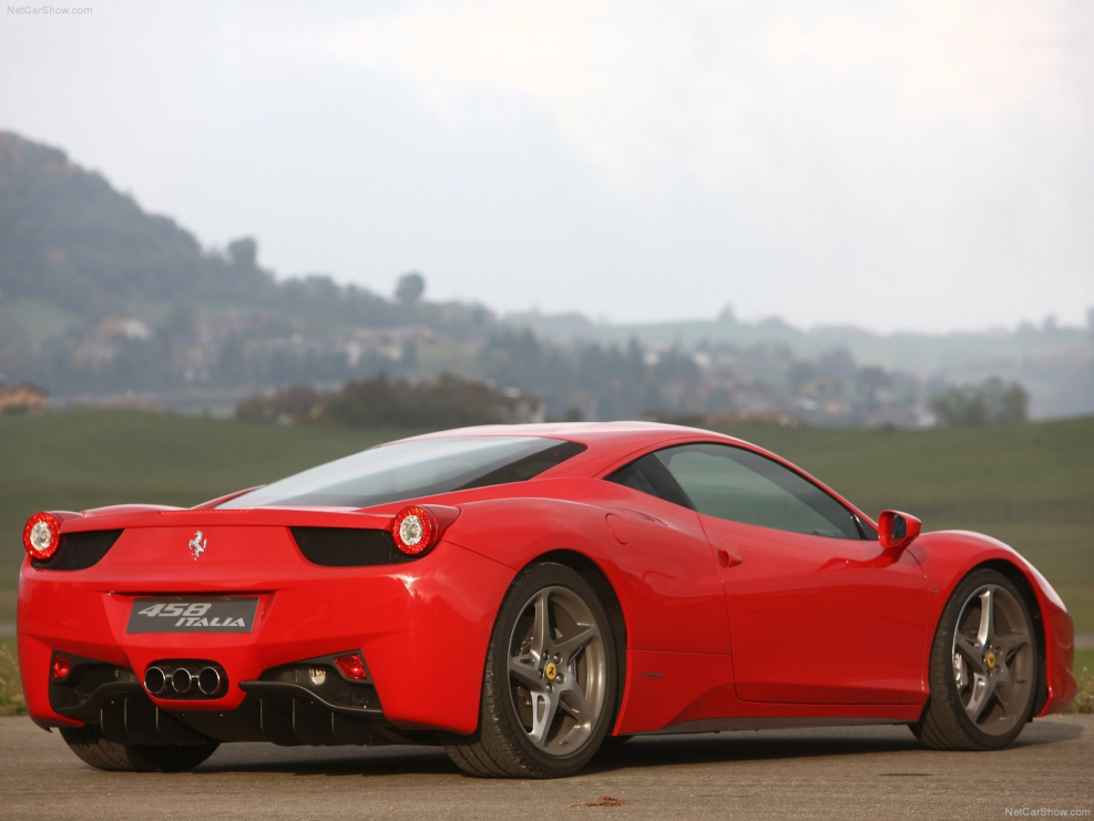 Феррари 458 Italia сзади