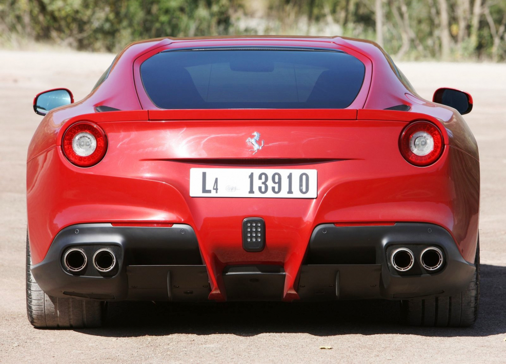 F12 Berlinetta сзади