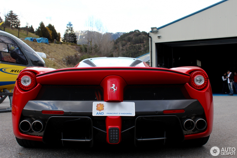 Ferrari LAFERRARI вид сзади