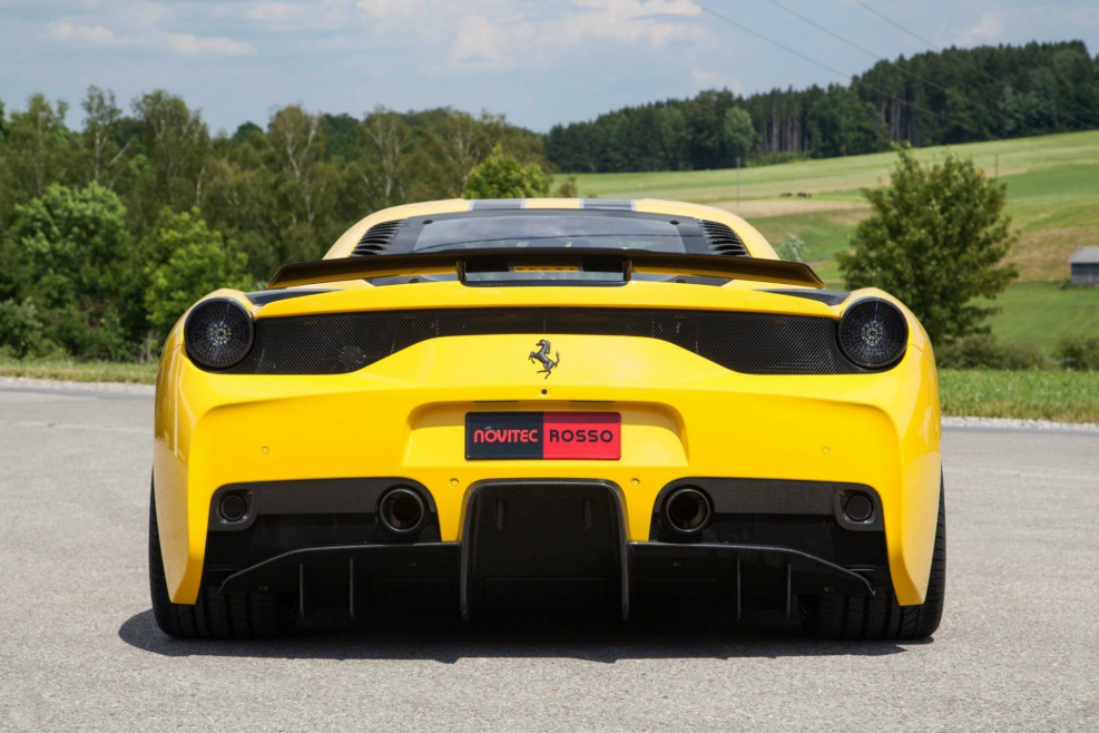 Ferrari зад