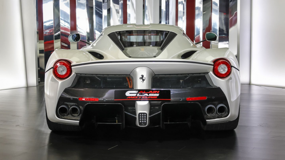 LAFERRARI белая