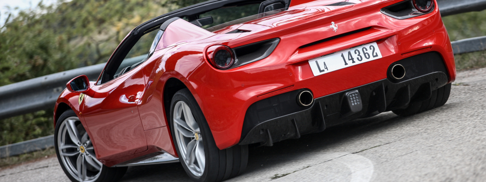Феррари 488 из Леман сзади