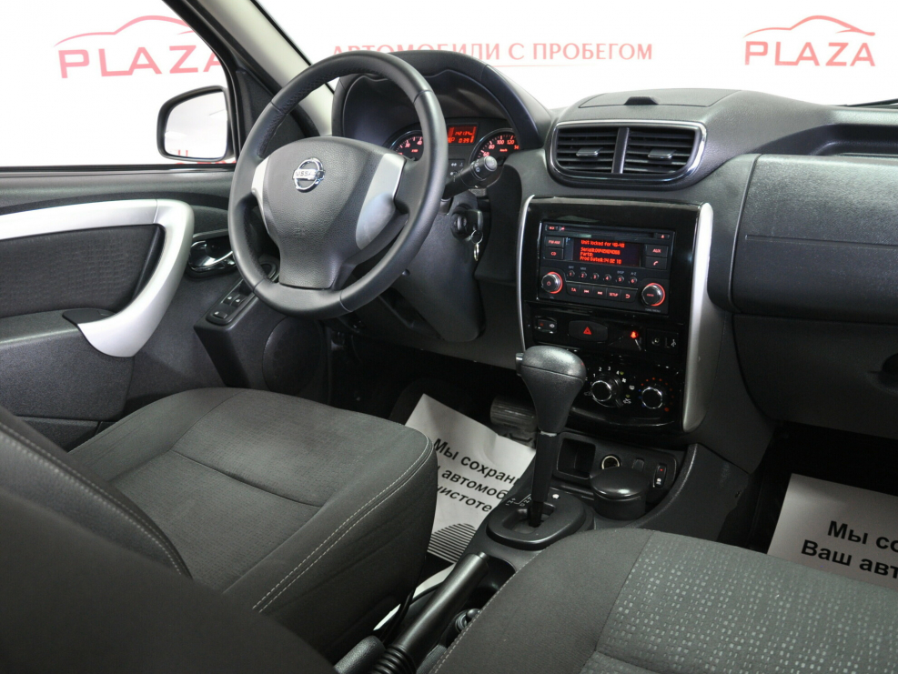Nissan Terrano III (d10) салон