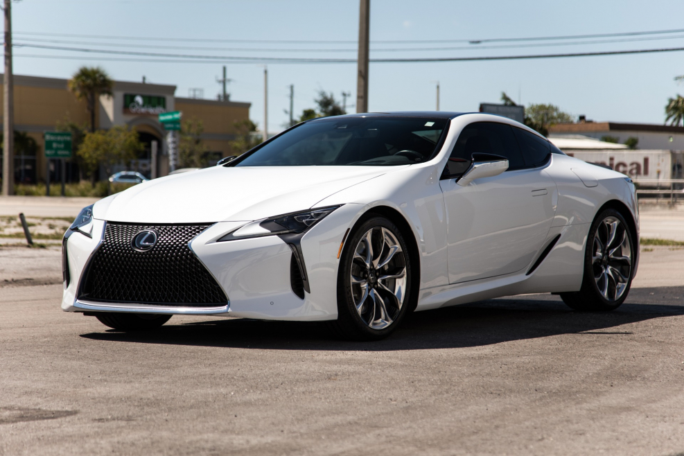 Lexus LC 500 белый