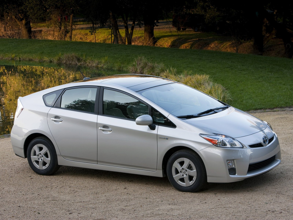 Тойота Prius гибрид