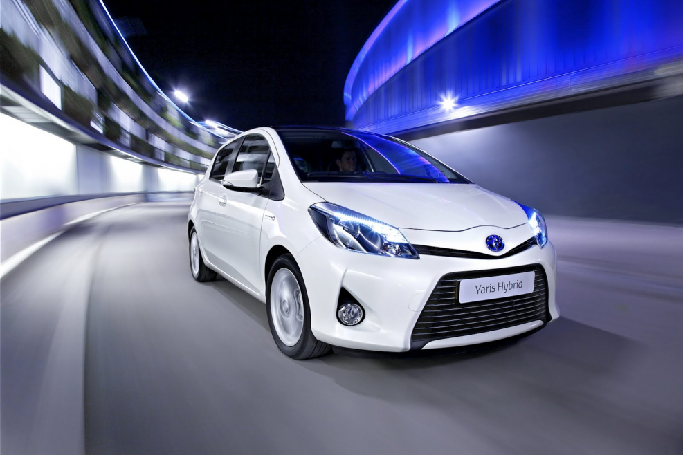 Gibrid машина Toyota