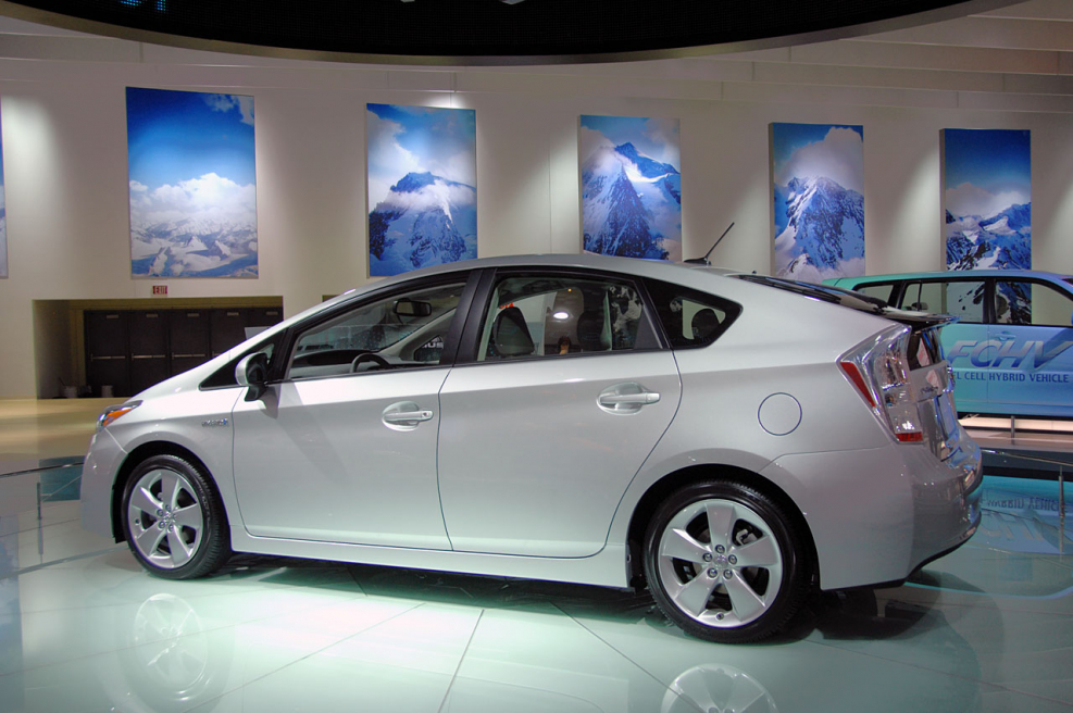 Toyota Prius 2016 Yellow