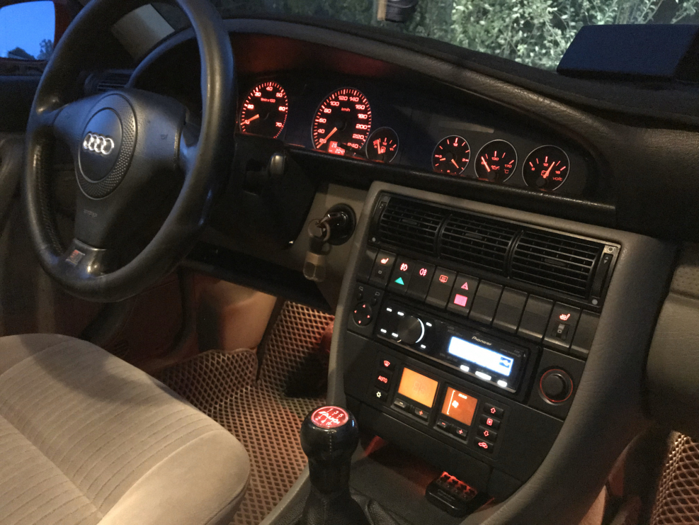 Audi 100 c4 салон ночью