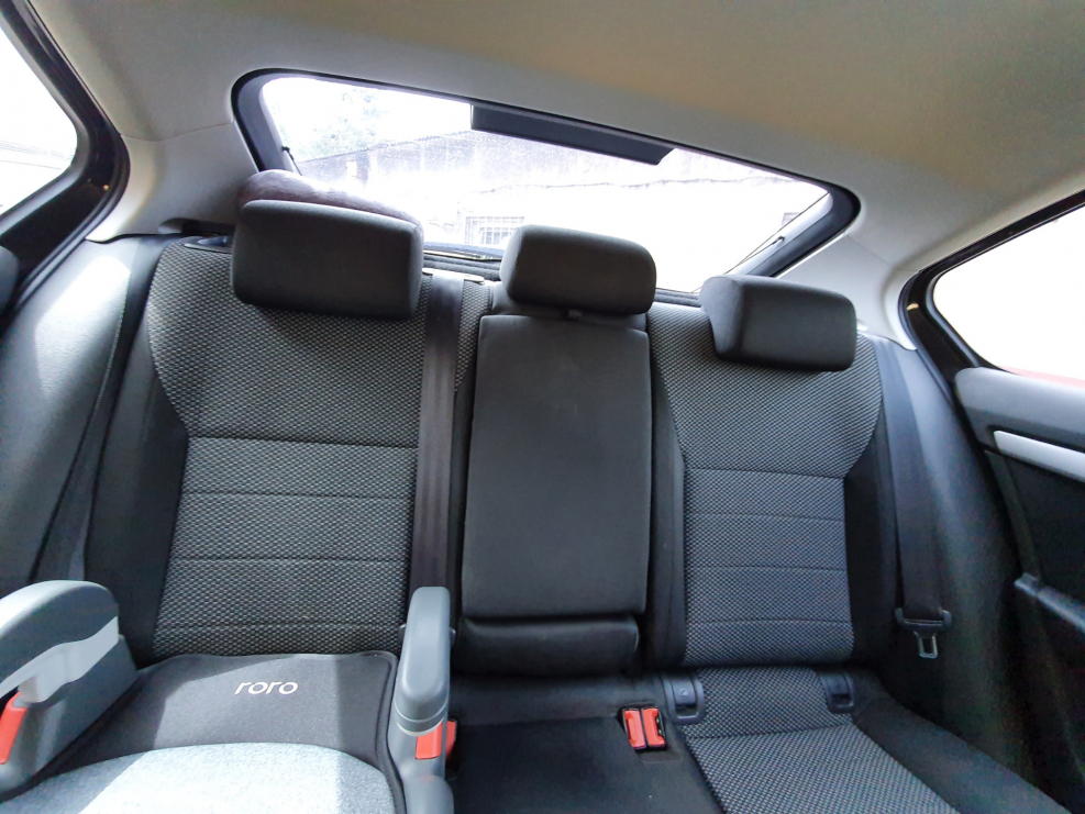 Škoda Rapid сзади