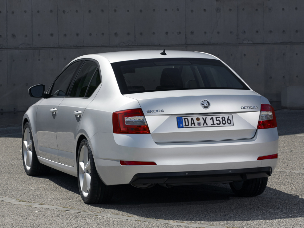 Skoda Octavia 2018 сзади