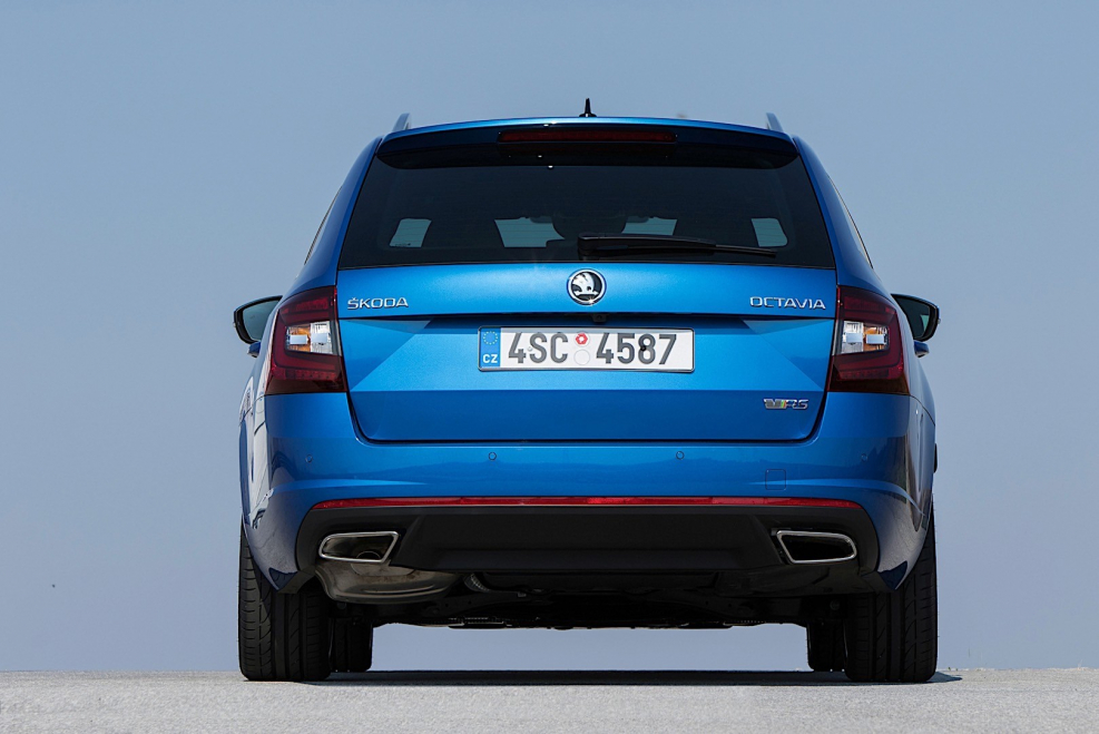 Škoda Octavia Комби a7 зад