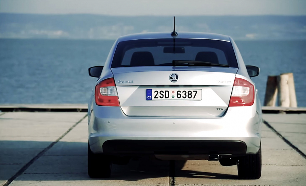 Škoda Rapid вид сзади