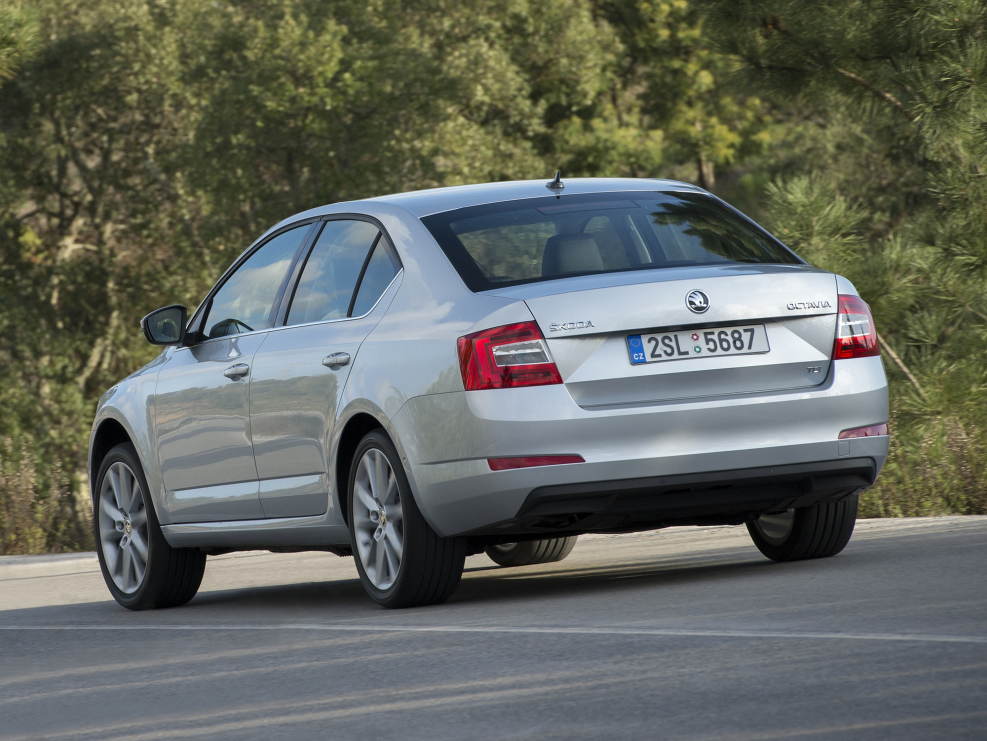 Skoda Octavia RS 3 сзади