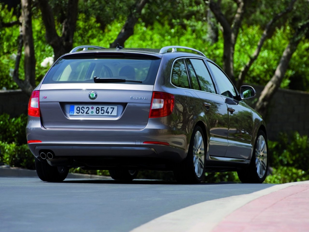 Octavia RS сзади