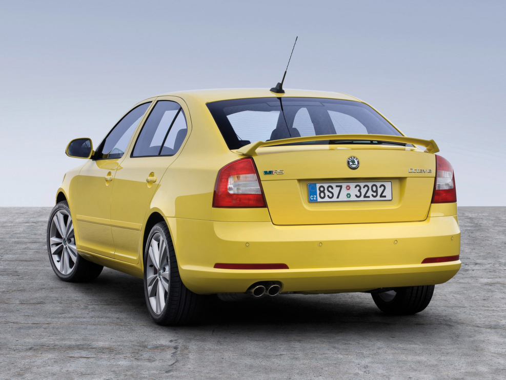 Škoda Octavia 1.8 сзади