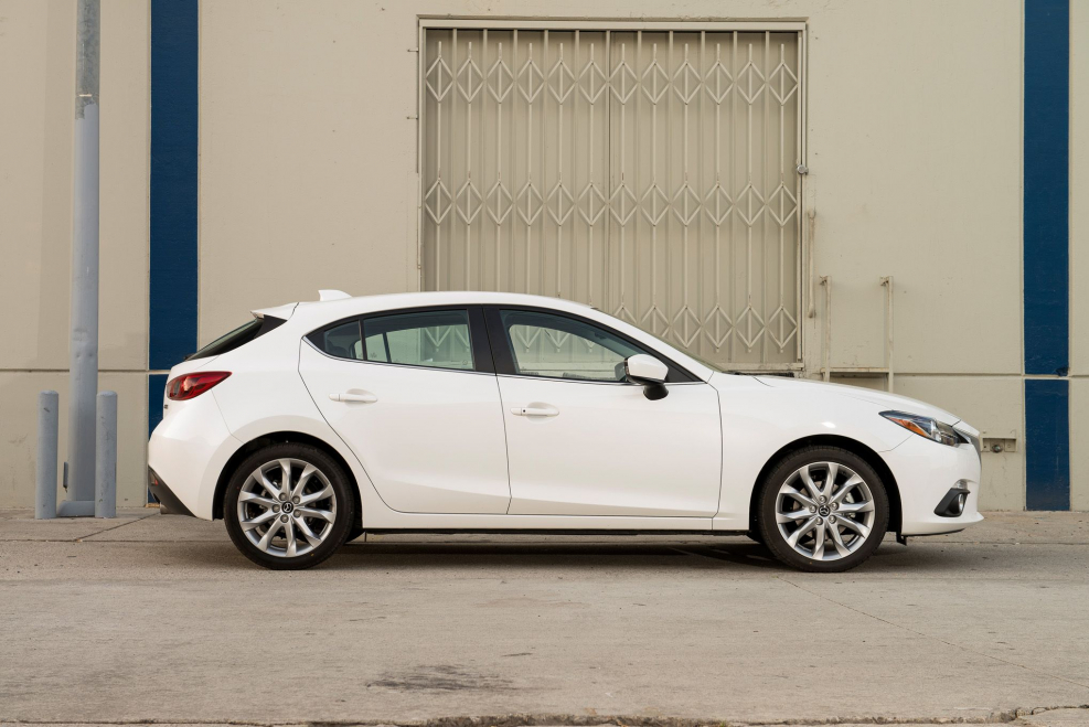 Mazda 3 2014 хэтчбек белая
