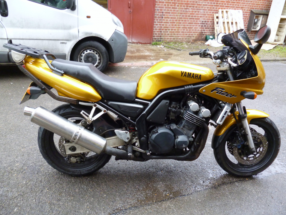 Yamaha FZR 600