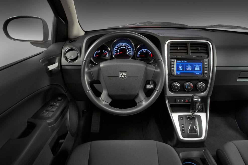 Dodge Caliber 2006 интерьер