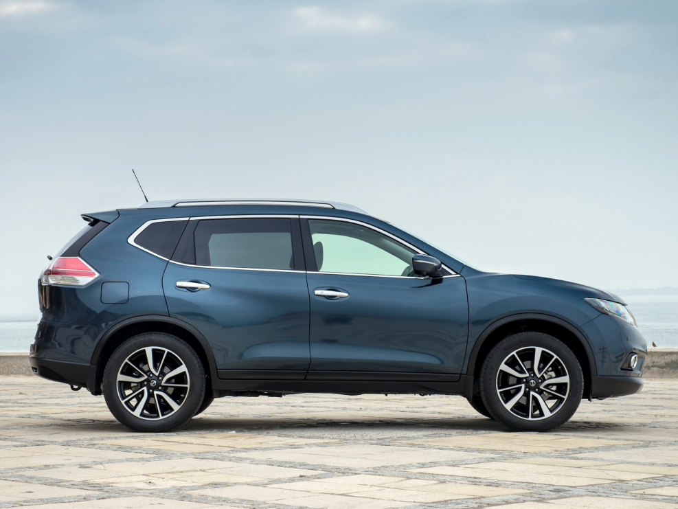Nissan x-Trail t32 синий