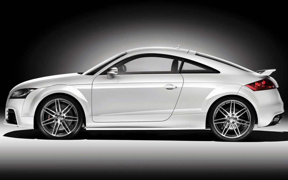 Audi TT купе сбоку