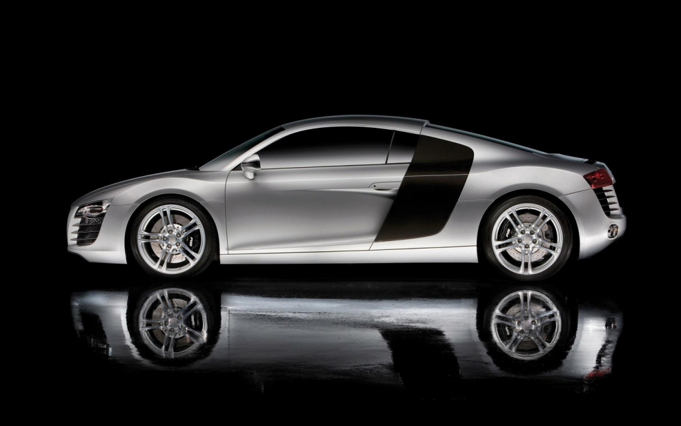Audi r8 вид сбоку