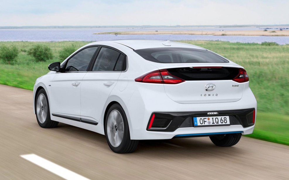 Hyundai Ioniq фото