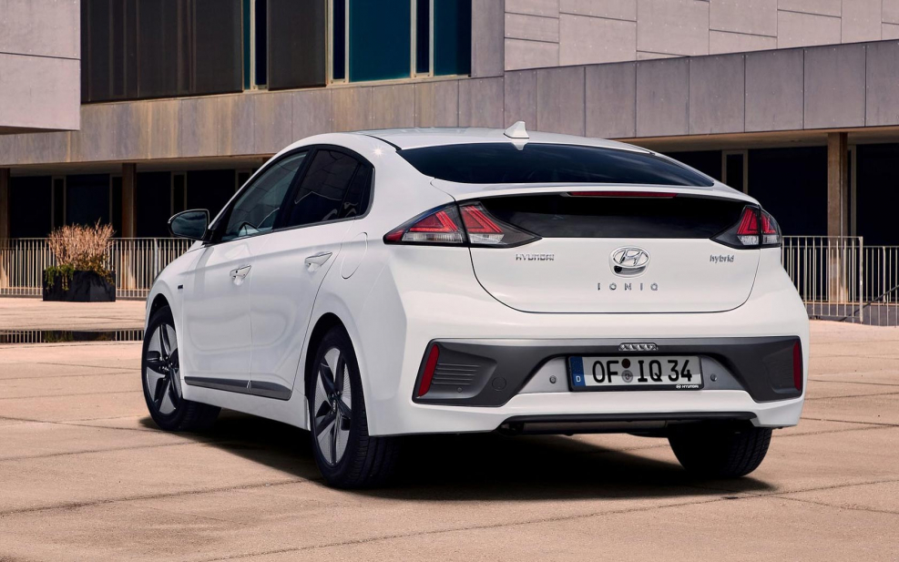 Hyundai Ioniq фото