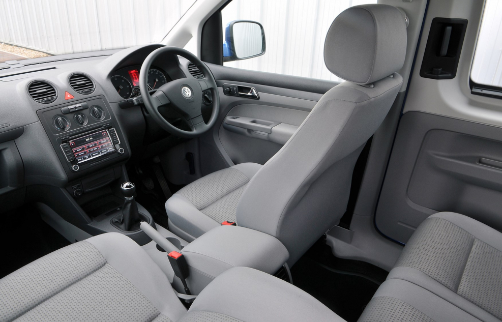Volkswagen Caddy Maxi 2010 салон
