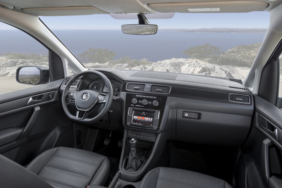 Volkswagen Caddy 2015 года салон