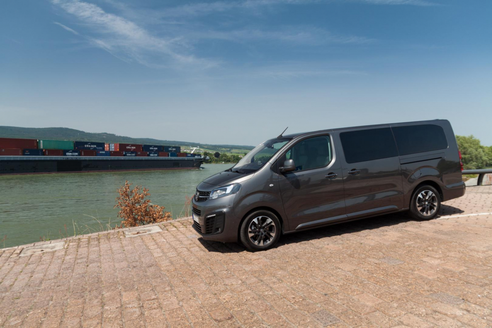 Opel Zafira Life минивэн Innovation