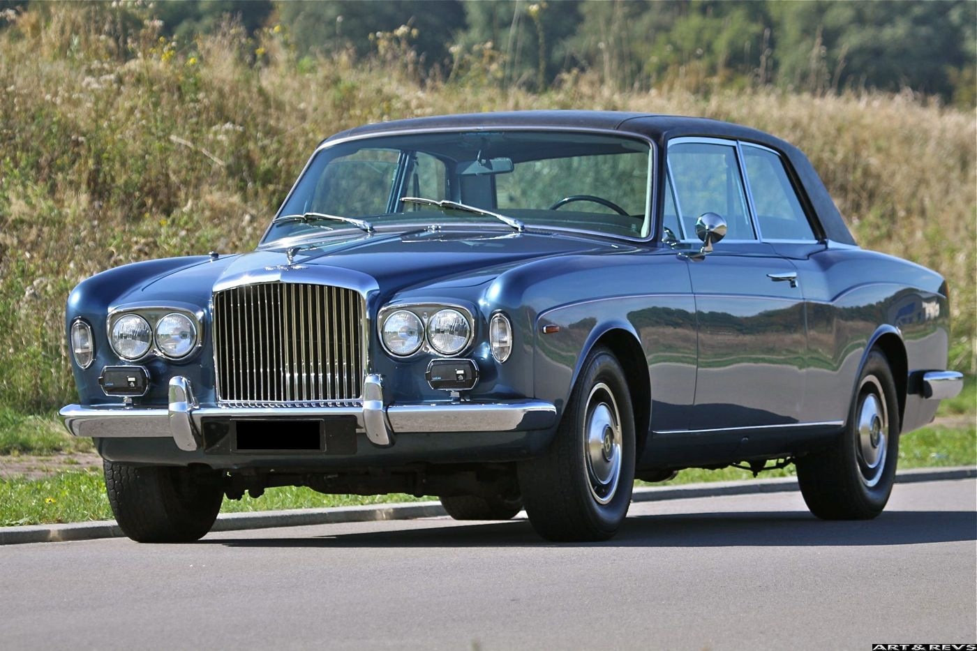 1971 год купить. Бентли 1971. Bentley Corniche Saloon '1971. Bentley Corniche. Bentley Continental 1971.
