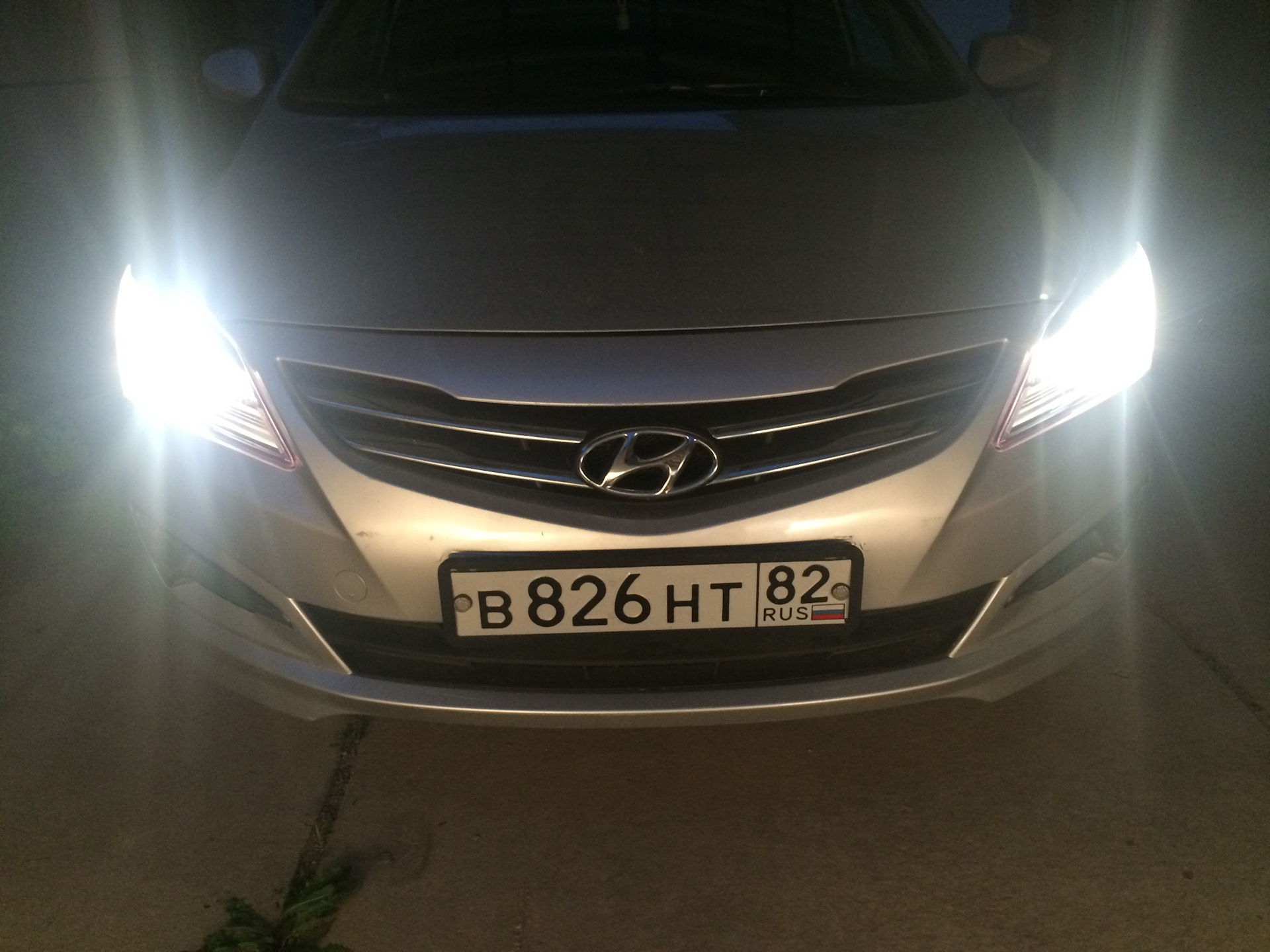 Солярис 2015 год лампы. Hyundai Solaris 2015 лампы ближнего света. Hyundai Solaris 2013 лампы головного свет. Hyundai Solaris 2014 свет. Лампочки ближнего света Хендай Солярис 2015.