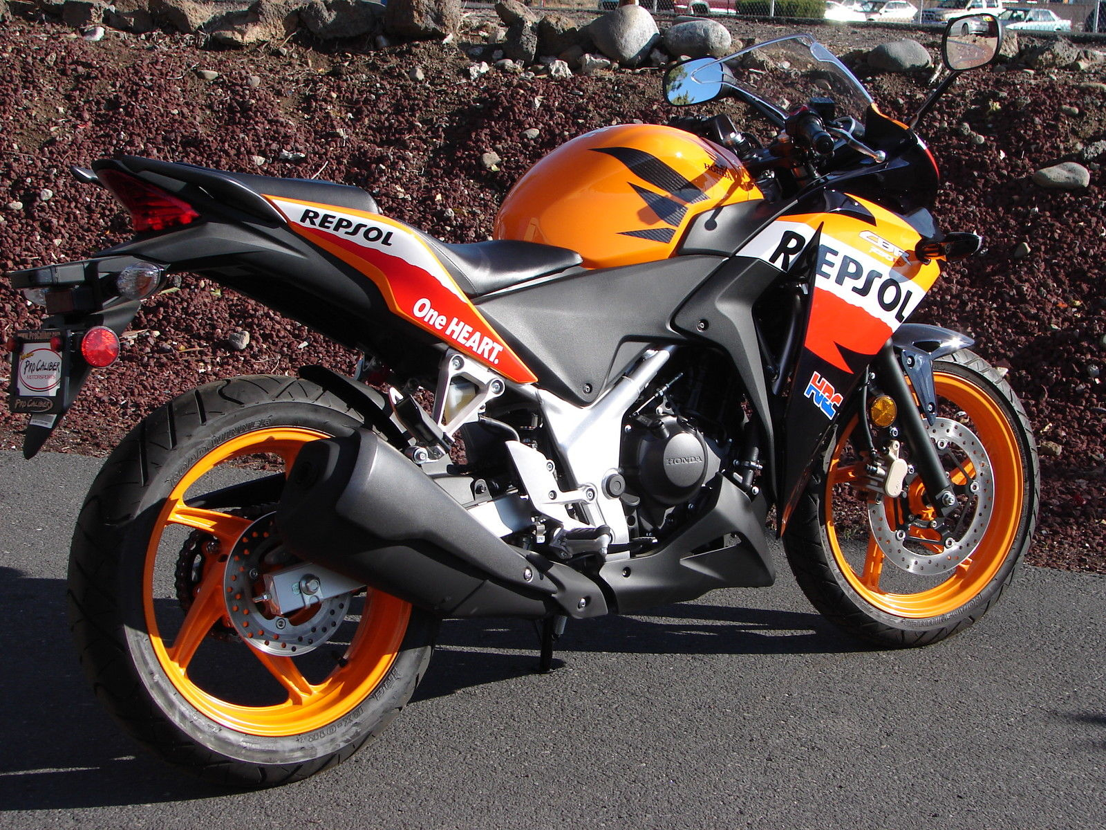 250 секунд. Honda CBR 250r. Honda CBR 250. Honda cbr250r Repsol. Honda CBR 250 Repsol.