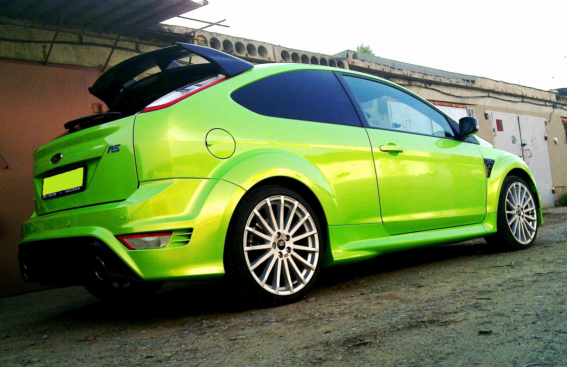 Ford focus цвет. Ford Focus 2 RS. Форд фокус 2 РС. Ford Focus 2 RS красный. Форд фокус 2 хамелеон.