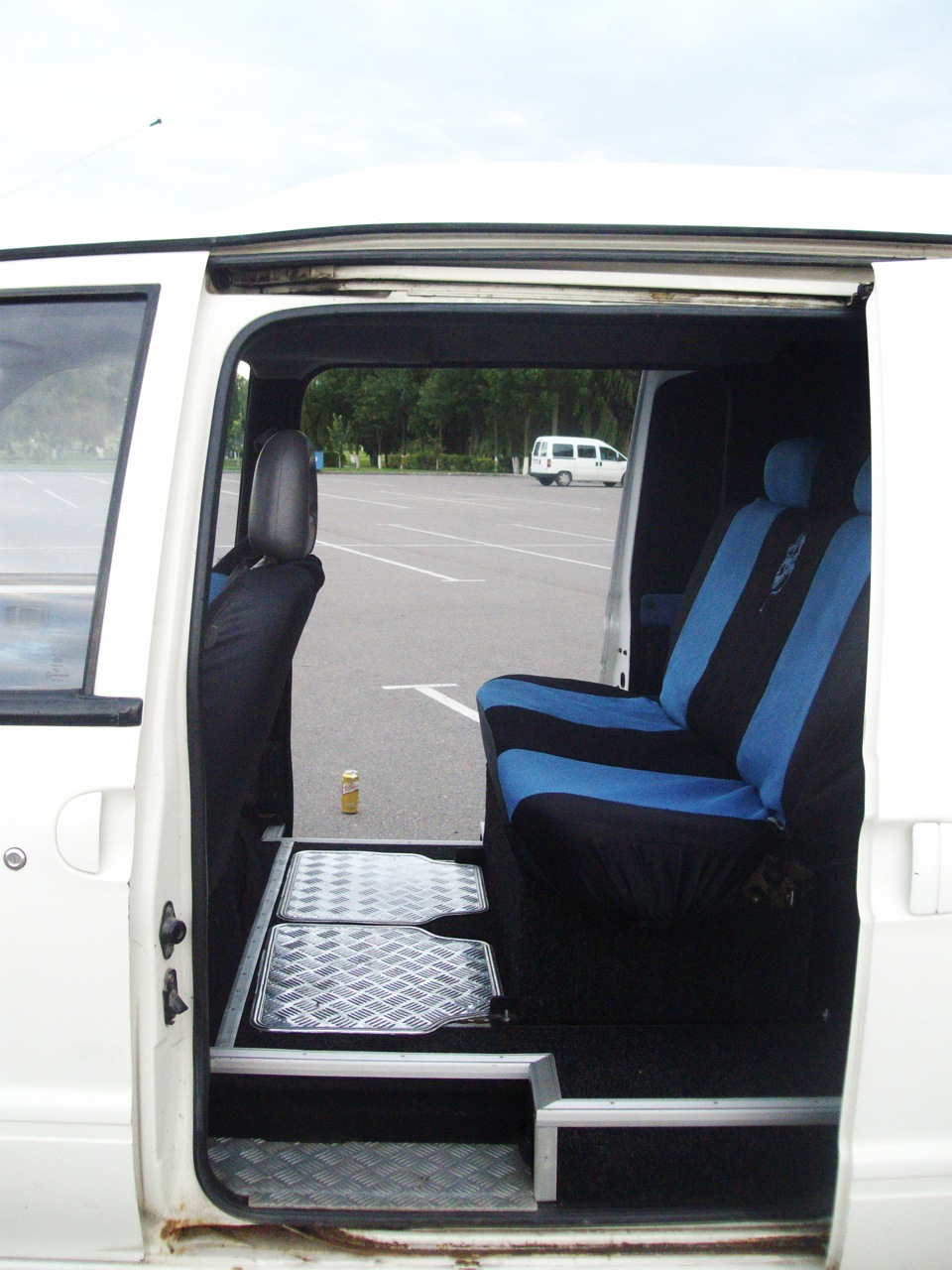 Салон Nissan Vanette 2