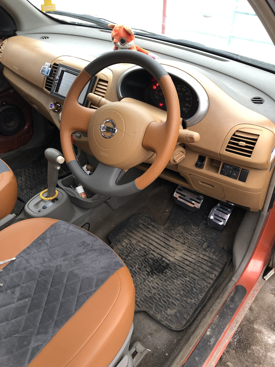 Nissan Micra 2010 Interior