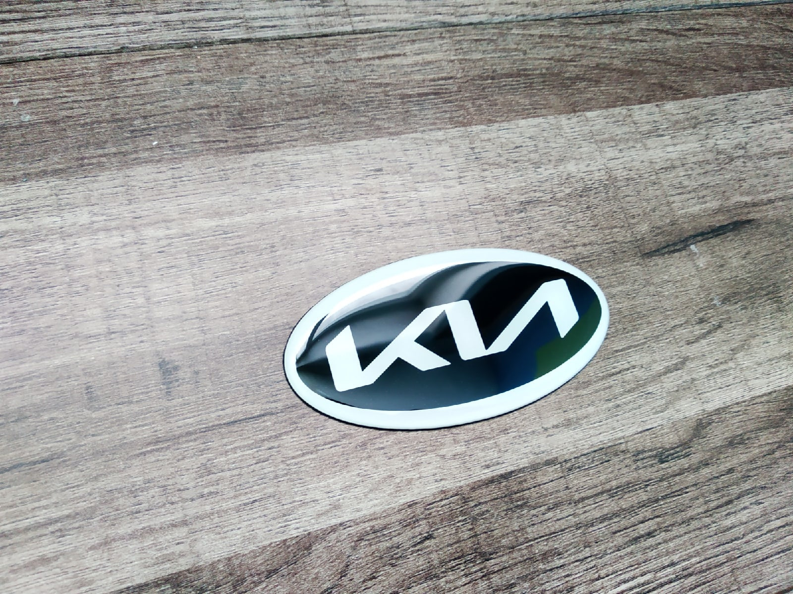 Logos 2021. Новый значок Киа 2021. Шильдик Kia 2021. Kia новый шильдик 2021. Kia logo 2022.