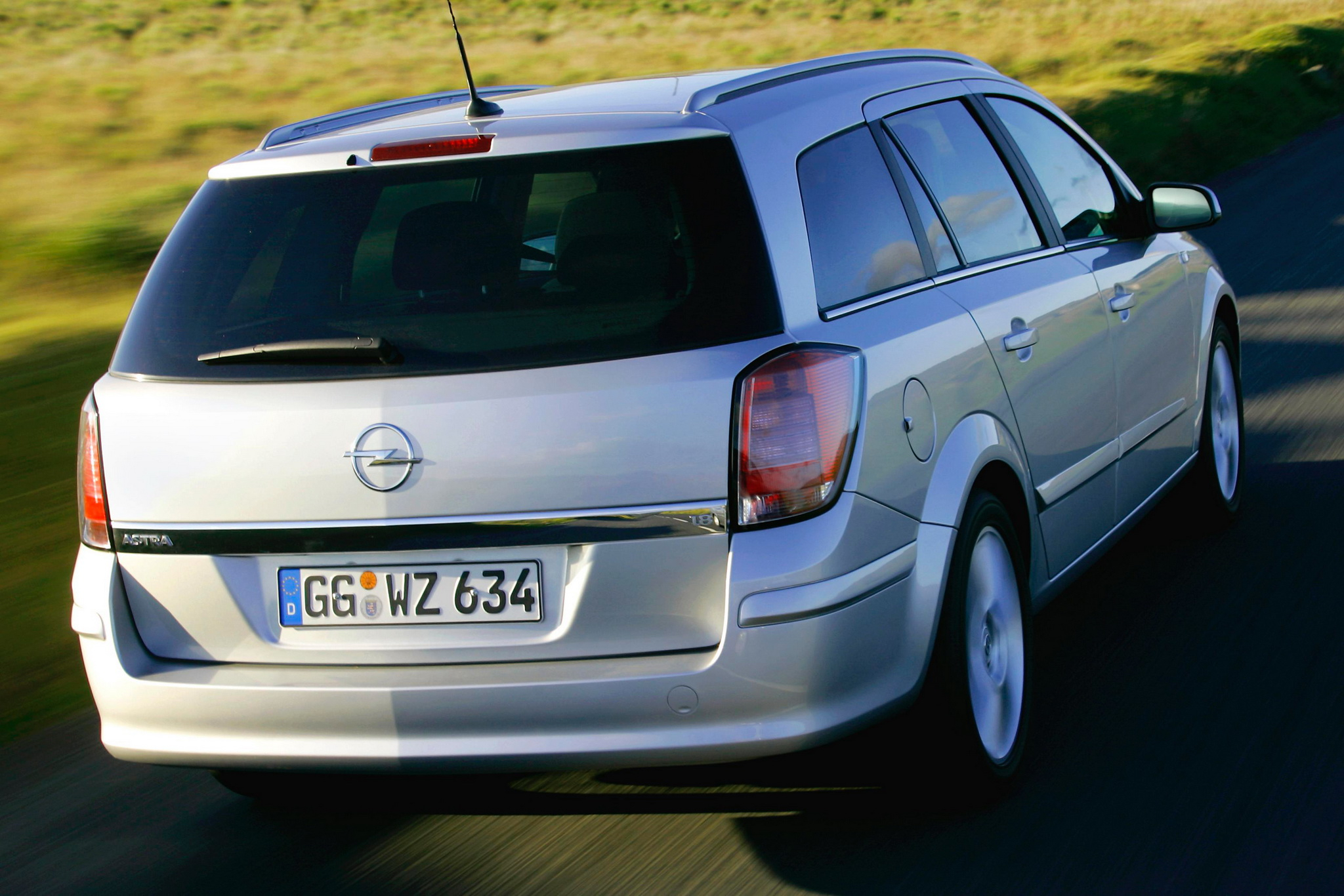 Универсал караван. Opel Astra Caravan 2007. Opel Astra 2004 универсал. Opel Astra Caravan универсал. Opel Astra 2004-2007 универсал.