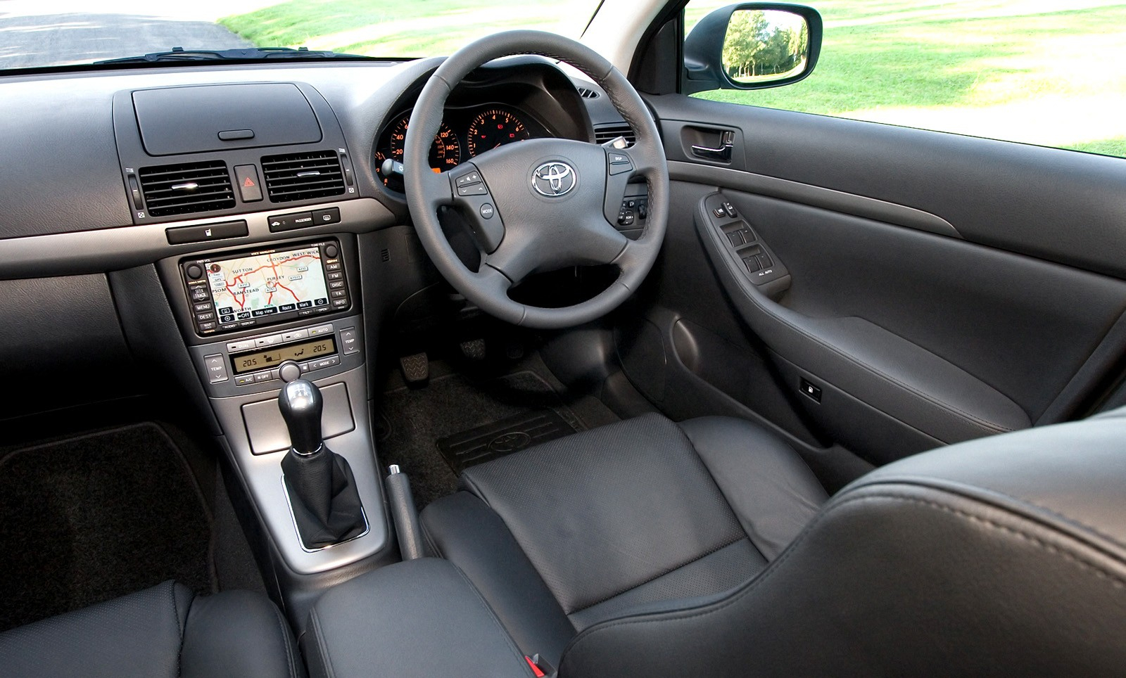 Toyota Avensis 2006 салон